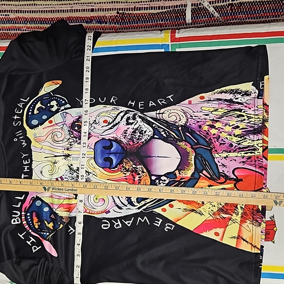 Size med graphic design tee. - Picture 4 of 4